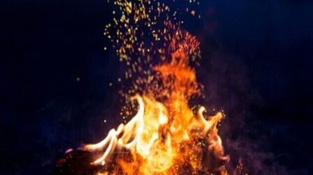 How To Build A Roaring Campfire & Keep It Burning All Night? How To Build A Roaring Campfire & Keep It Burning All Night?